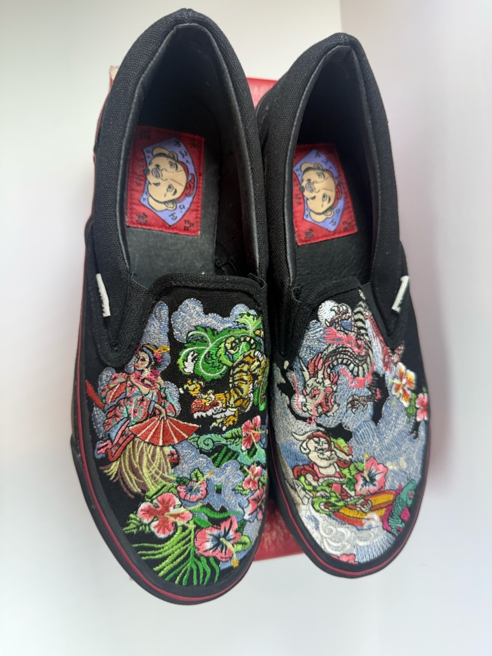 EVISU SLIP ON UNISEX SHOES SIZE 9 (MENS)